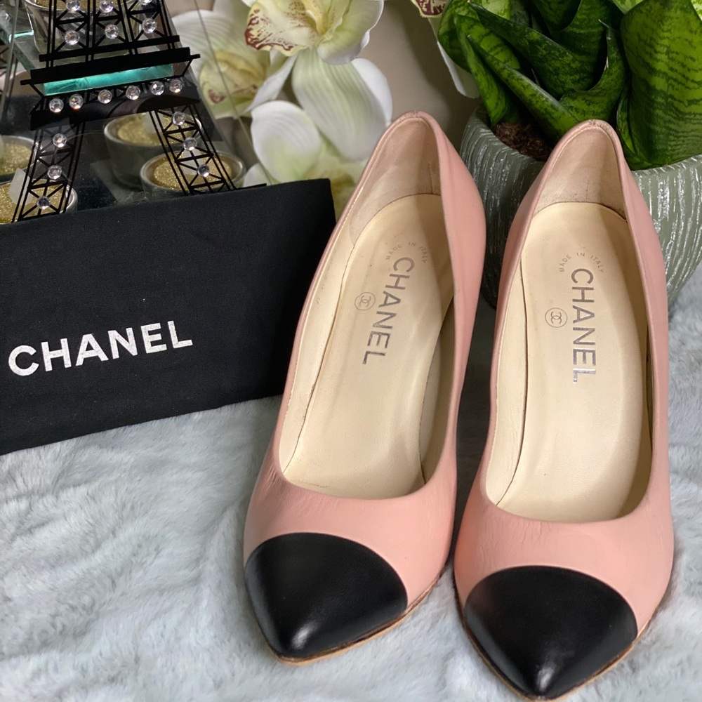 ❌SOLD❌CHANEL BLUSH PINK/BLACK LEATHER CAPTOE PUMPS